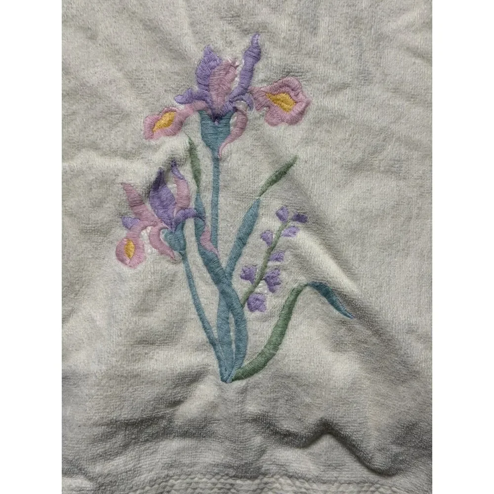 Avanti 1978 Vintage Floral Lily Embroidered Bath Towel Hand Towels Set of 3